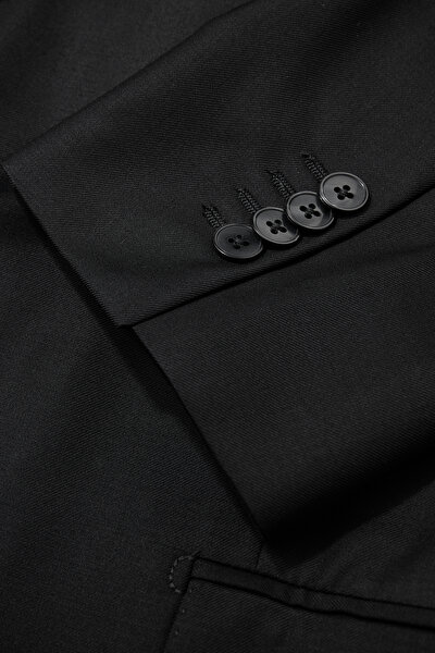 SUIT 5