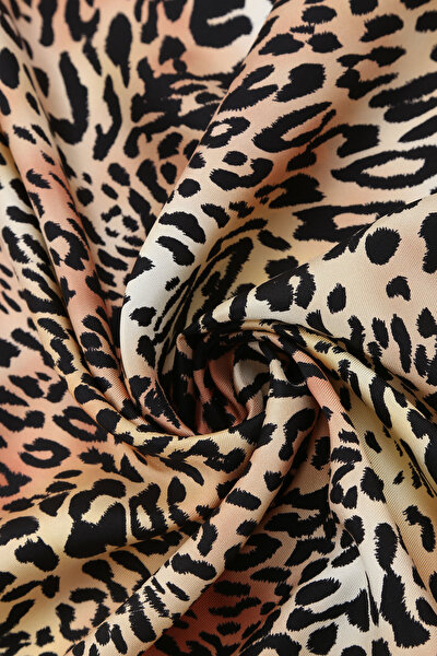 LEOPAR DESENLİ İPEK EŞARP 3