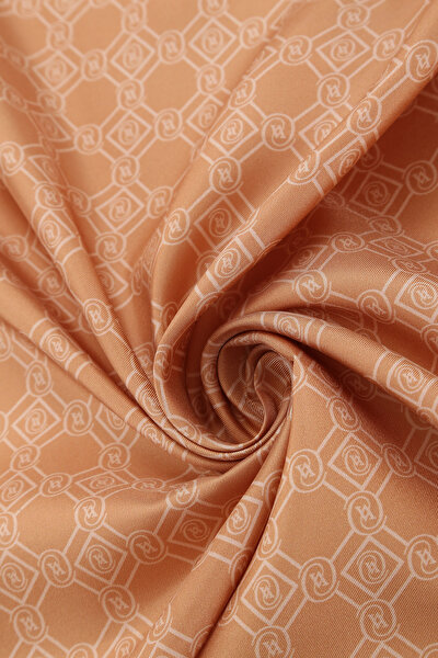 MONOGRAM DESENLİ İPEK EŞARP 3