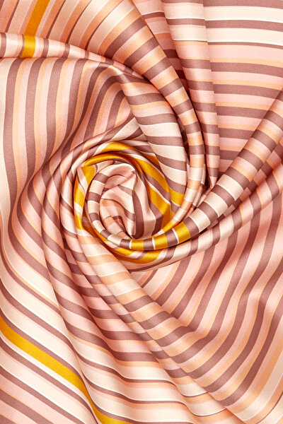 GEOMETRİK DESENLİ İPEK EŞARP 3
