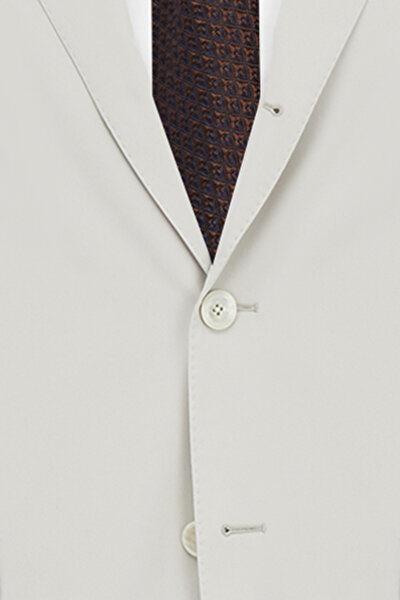 SUIT 5