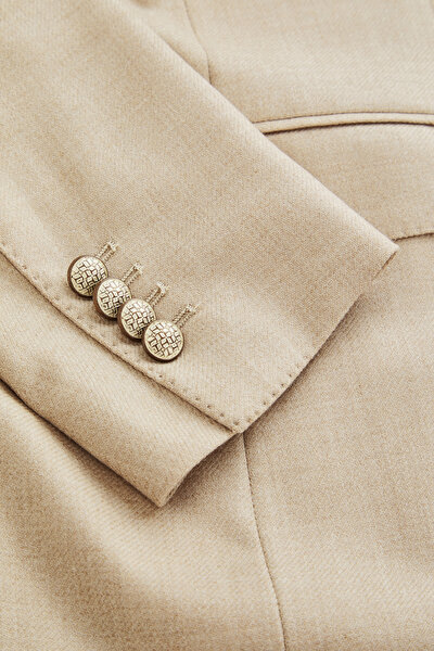 BEIGE JACKET 8