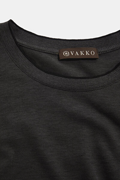 SİYAH O YAKA KISA KOLLU T-SHIRT 3