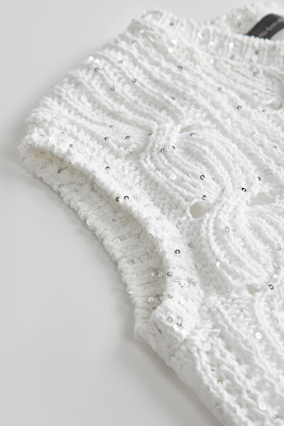 WHITE SWEATER 8