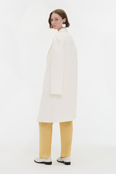 WHITE OVERCOAT 3