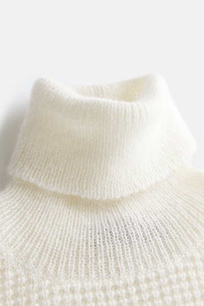 WHITE PONCHO 8