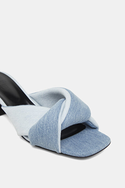 BLUE SLIPPER 5