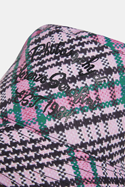 PEMBE DESENLİ ŞAPKA 4