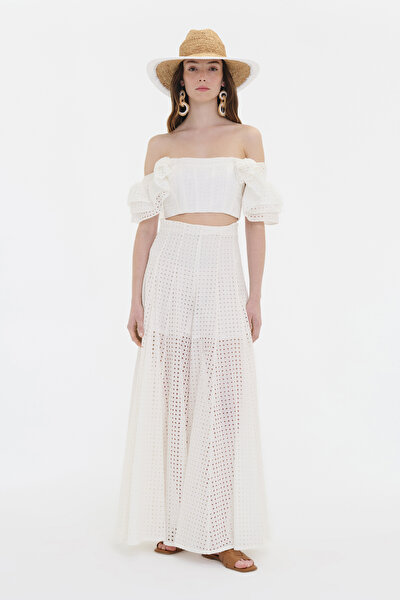 WHITE SQUARE SLEEVELESS BLOUSE 4