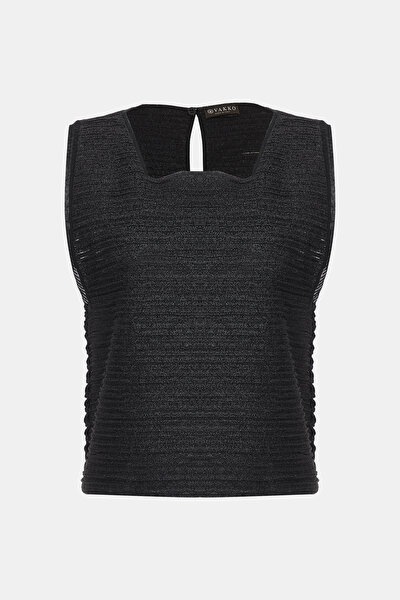 BLACK SLEEVELESS BLOUSE 4