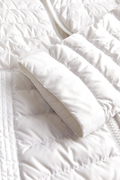 WHITE COAT 8