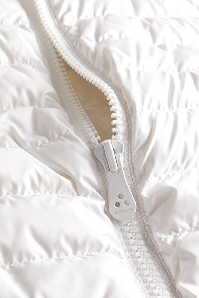WHITE COAT 9