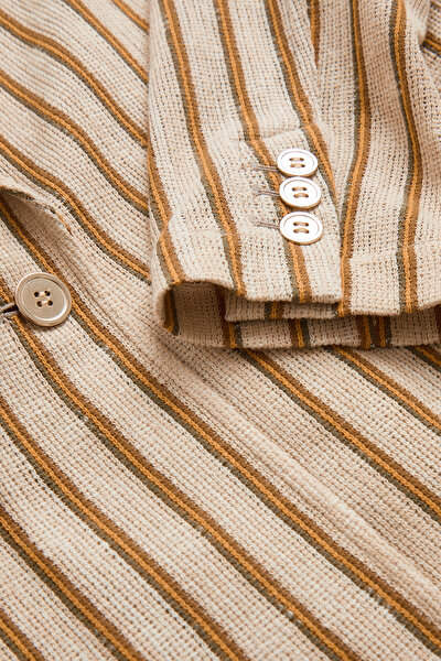 YELLOW JACKET 8
