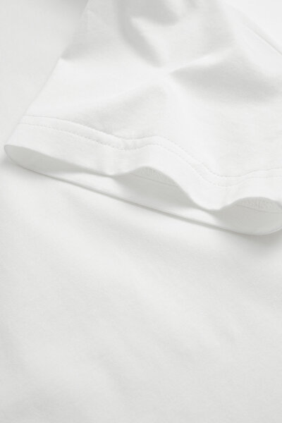 WHITE BASIC / ROUND NECKLINE SHORT SLEEVE TSHIRT 8