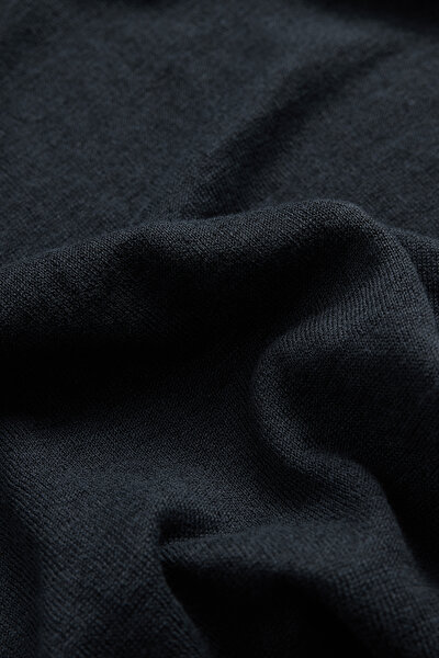 BLACK SHORT SLEEVE TSHIRT 5