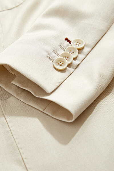 BEIGE JACKET 9