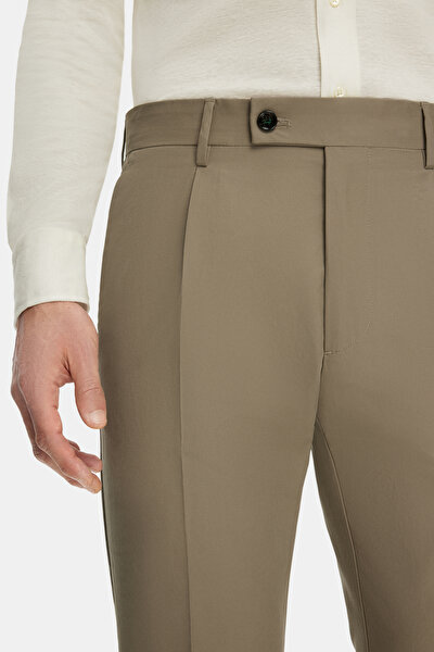 BEIGE TROUSERS 3