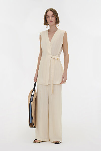 CREAM V NECK SLEEVELESS BLOUSE 3