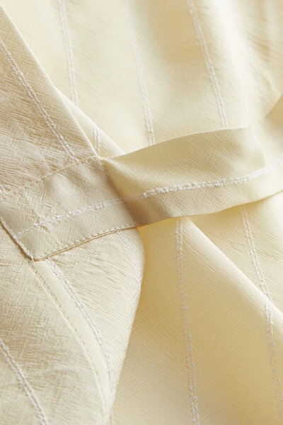 CREAM V NECK SLEEVELESS BLOUSE 8