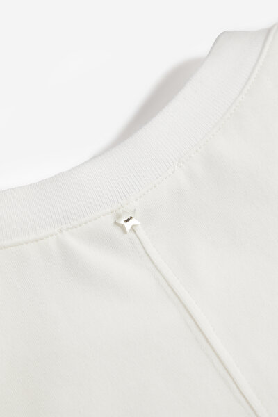 WHITE BASIC / ROUND NECKLINE SHORT SLEEVE TSHIRT 8