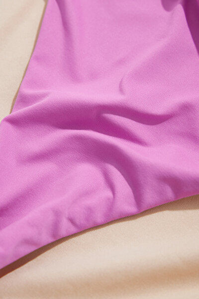 PEMBE BİKİNİ 5