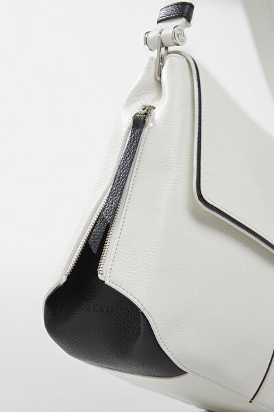 BLACK LEATHER BAG 4