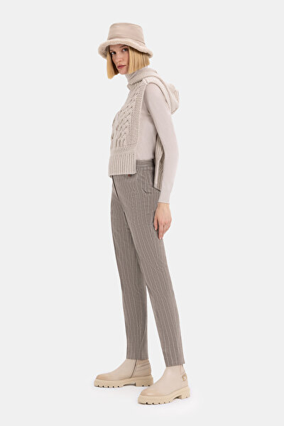 BEIGE SWEATER 4