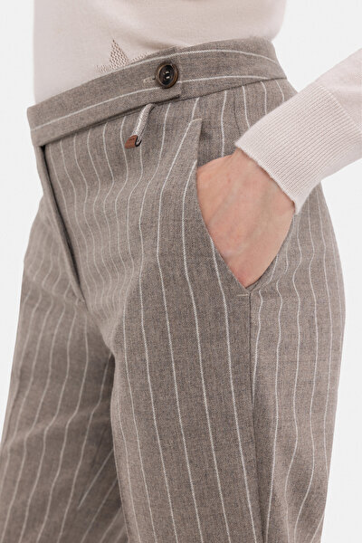BEJ ÇİZGİLİ DESENLİ DAR PAÇA PANTOLON 4