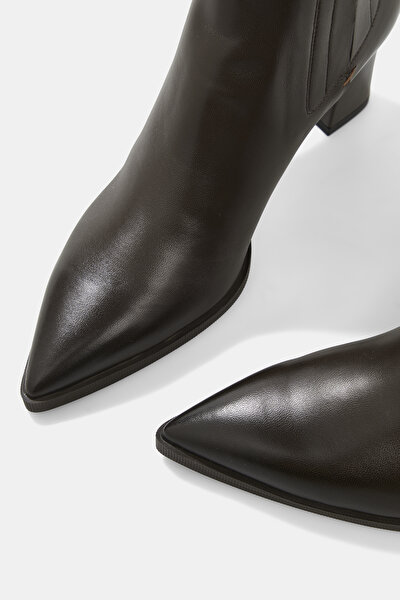 BROWN LEATHER BOOT 8