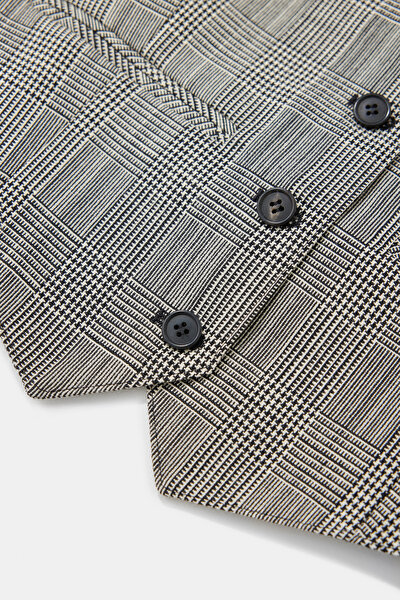 GREY VEST 4