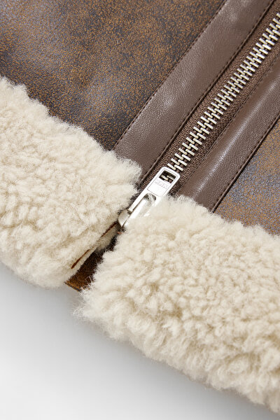 CREAM COAT 4