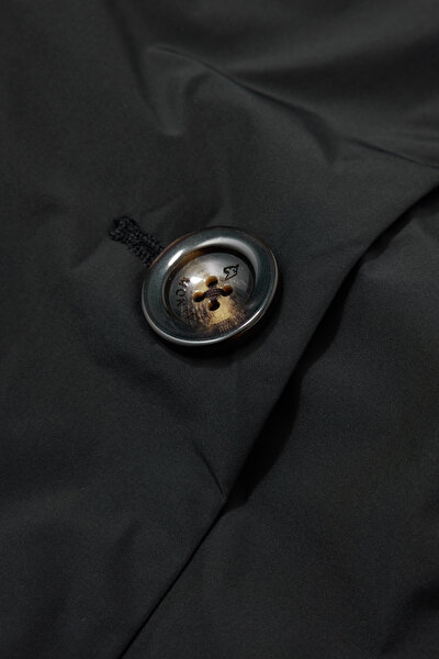 BLACK COAT 4
