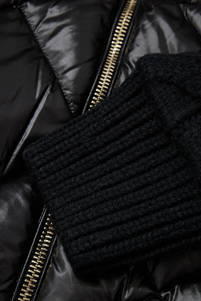 BLACK COAT 4
