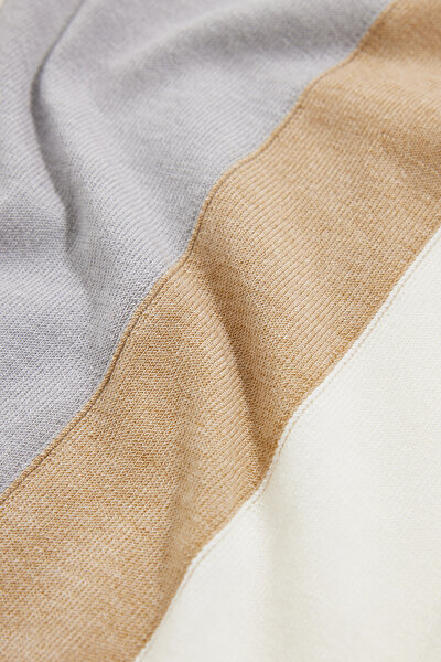 BEIGE BASIC / ROUND NECKLINE SHORT SLEEVE BLOUSE 4