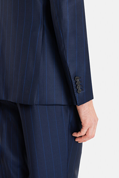 SUIT 4