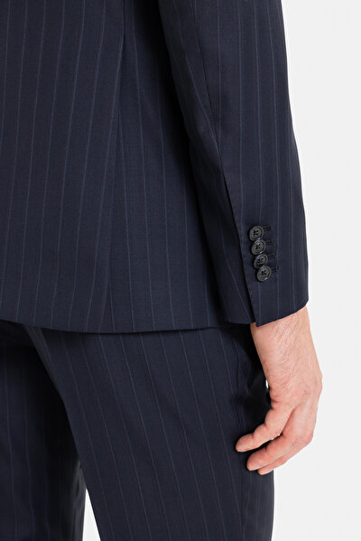 SUIT 4