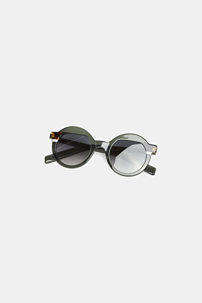EYEWEAR 4