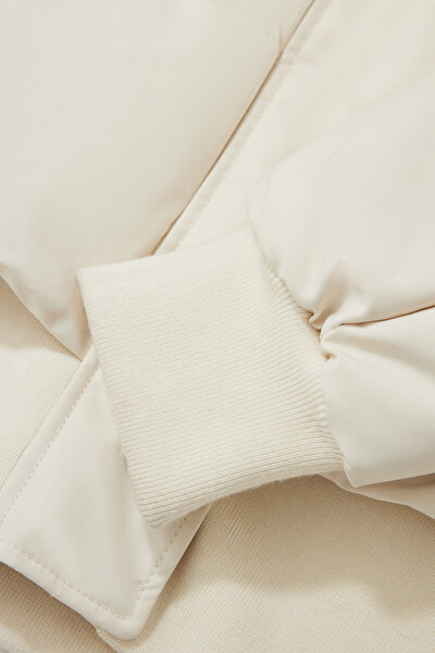 CREAM COAT 4