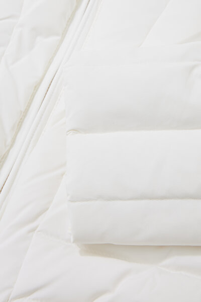 WHITE COAT 4