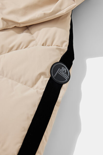 BLACK COAT 4