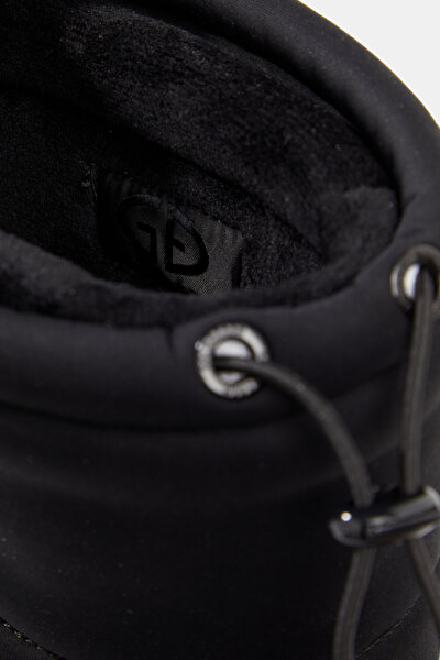 BLACK BOOT 5