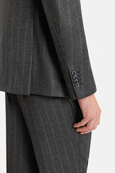 SUIT 5