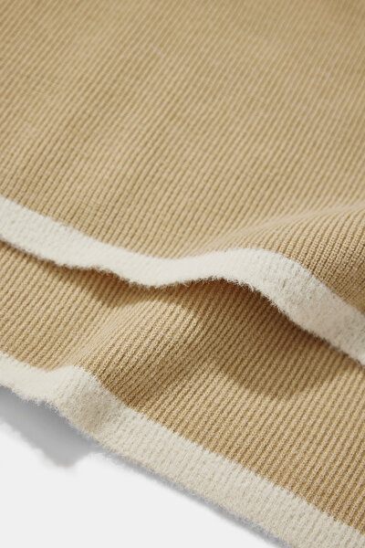 CREAM UPRIGHT COLLAR KNITWEAR 10