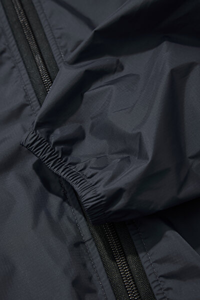 RAINCOAT 5