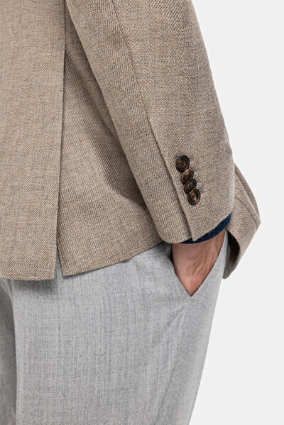 BEIGE JACKET 4