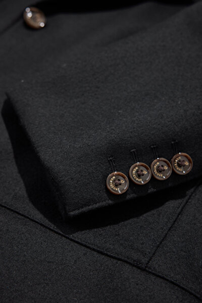 OVERCOAT 10