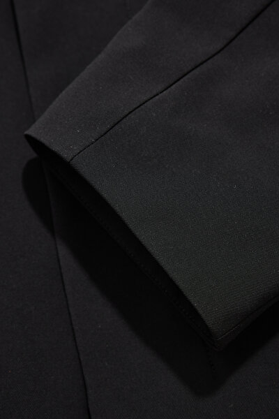 BLACK COAT 5