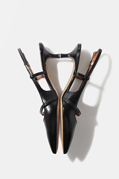 BLACK PATENT LEATHER SHOE 5