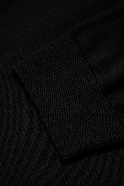 BLACK V NECK TRICOT 4