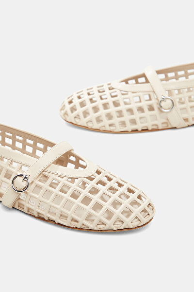 BEIGE FLAT SHOESS 4